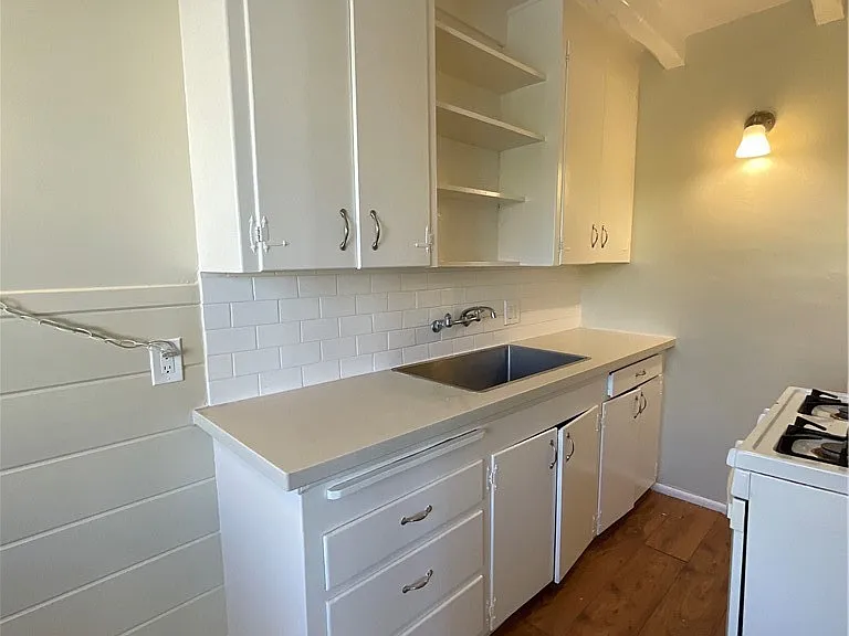 205 1/2 Acacia Ave — Photo 7