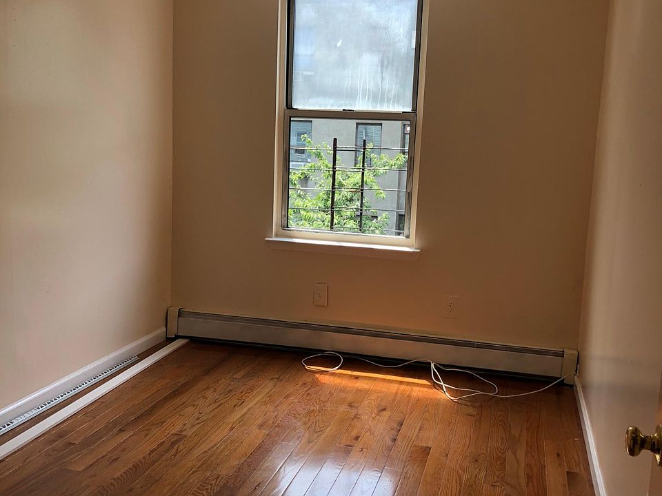 2nd image of 945 E 181st St #2