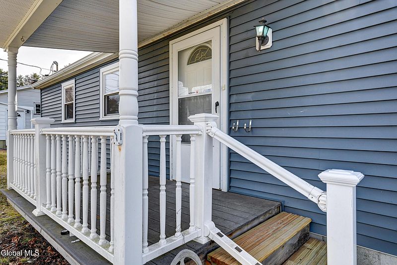 3rd image of 10 Brant Road