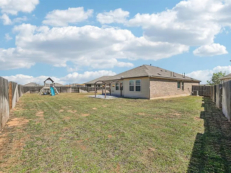 138 George Kimble Cv — Photo 31