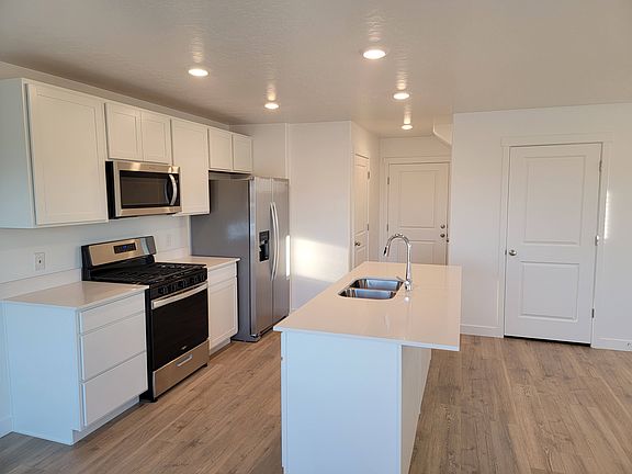 2nd image of 866 E Lubber Ln