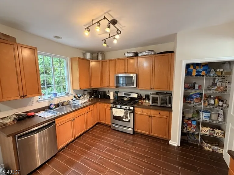 310 Winding Hill Dr — Photo 7
