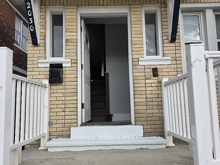 2030 Hazelwood St #1 — Photo 12