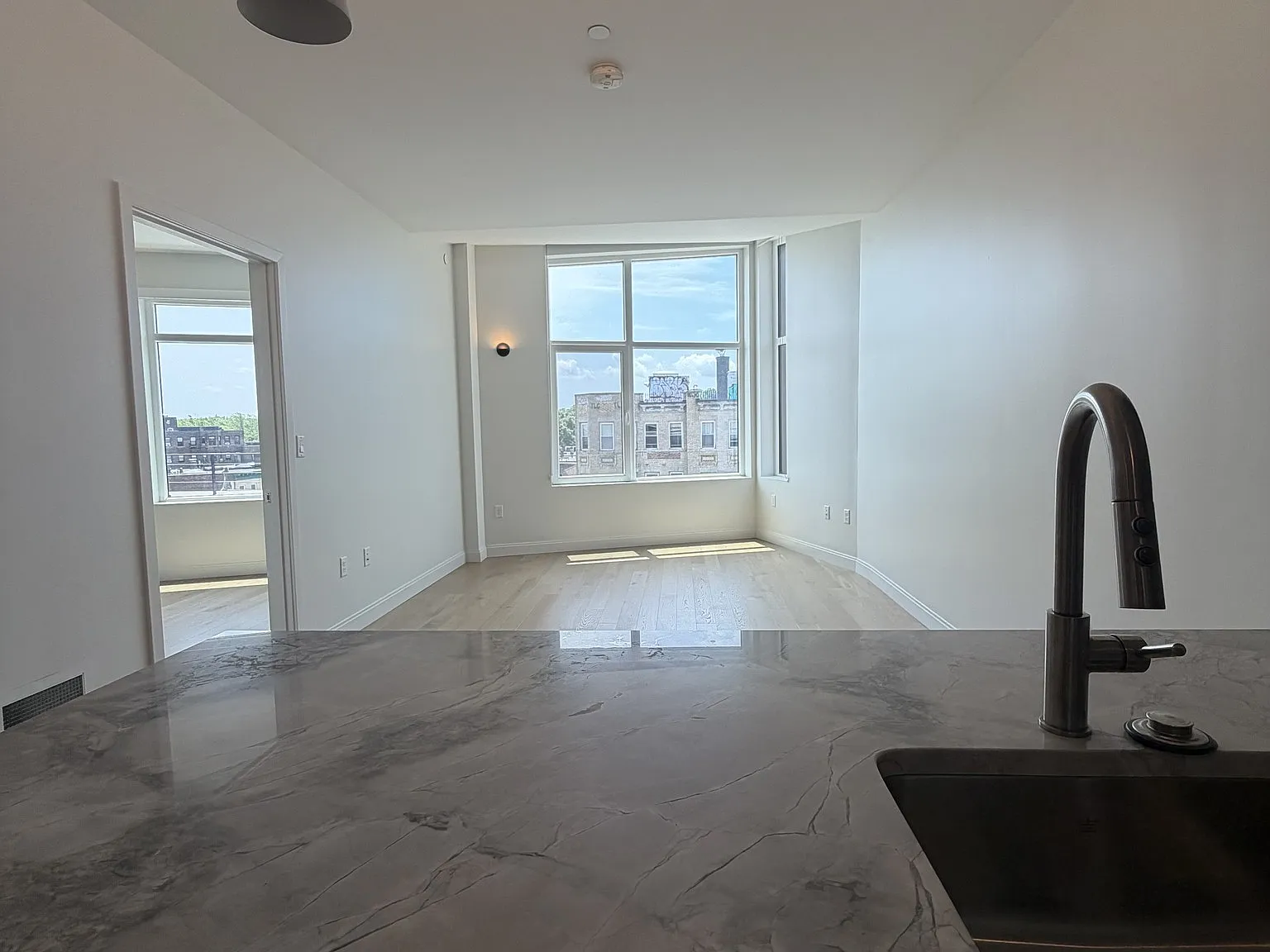2 bed, 2.0 bath, 875 sqft, $4,800 — Photo 2