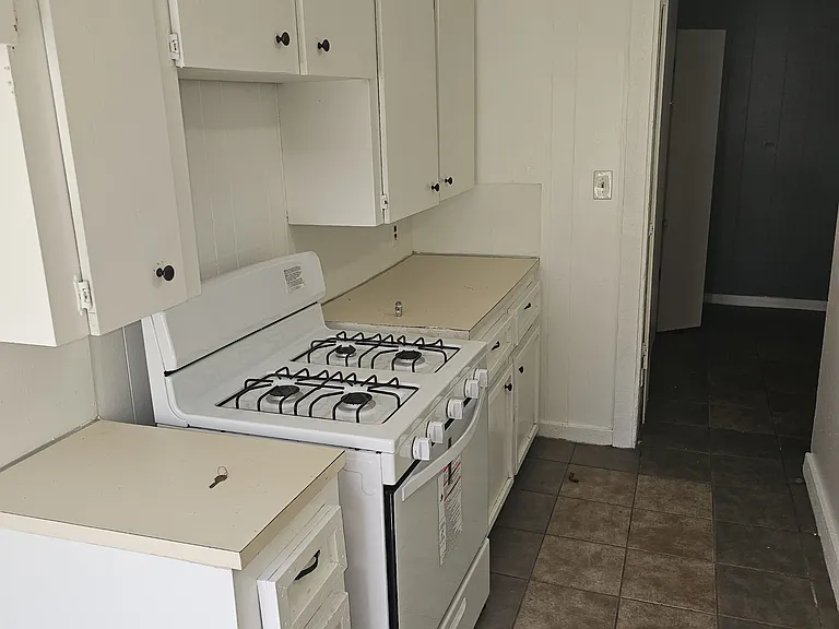 217 N Wilson Ave — Photo 14