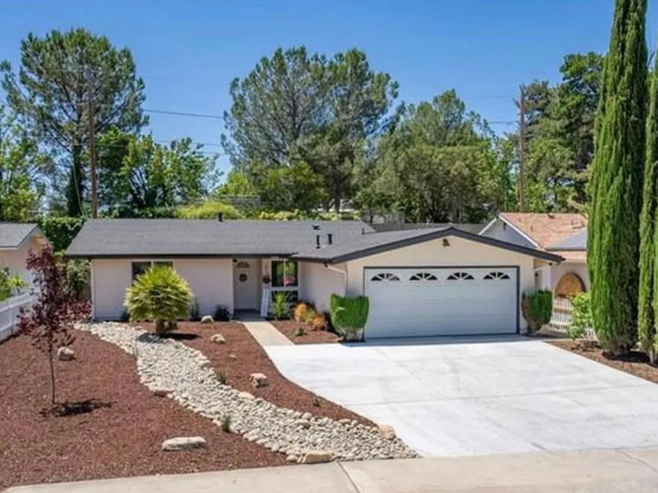 1212 Lana St