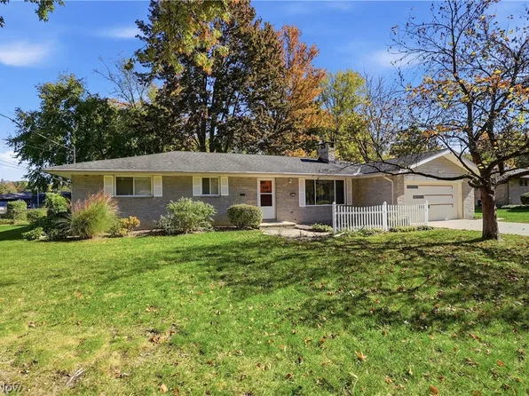 5071 Evergreen Dr, North Olmsted, OH 44070