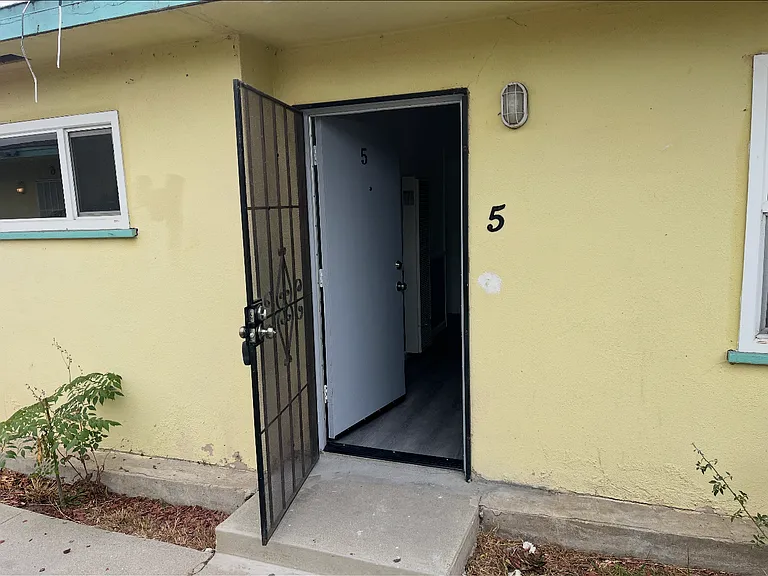 534 Stepney St #5 — Photo 3