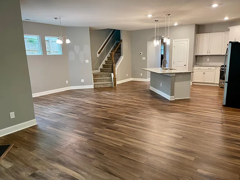 411 Lionel St — Photo 9
