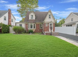 1500 Kenneth Ave, Baldwin, NY 11510