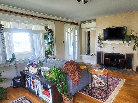 5th image of 621 N Forest St APT 4