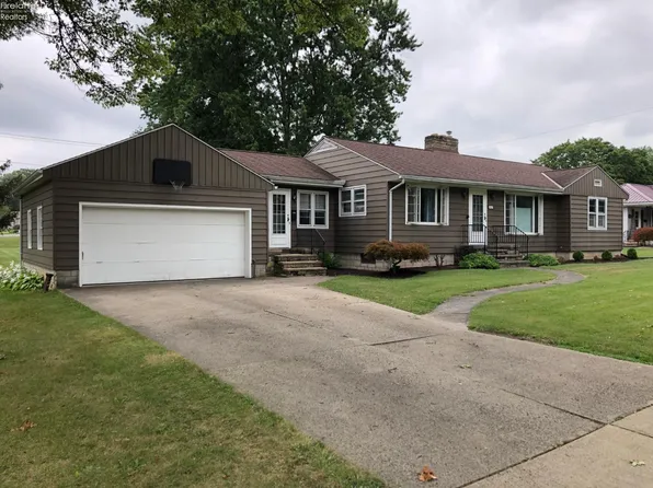 811 S Myrtle Ave, Willard, OH 44890