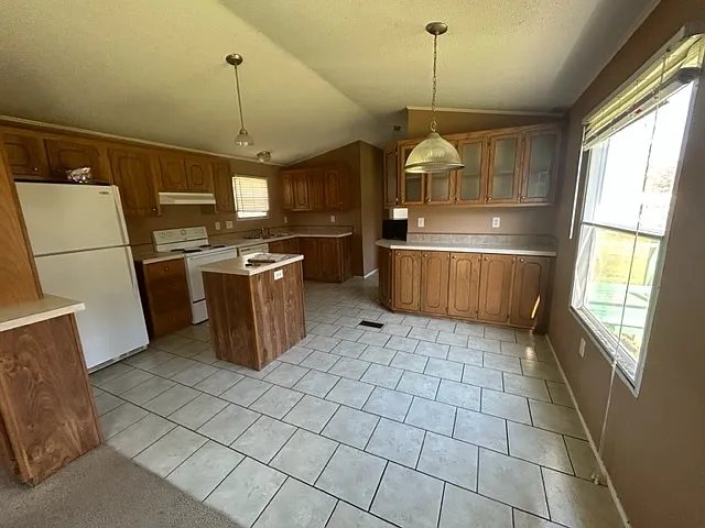 703 S. Davis St.-Smithers - 1 — Photo 3