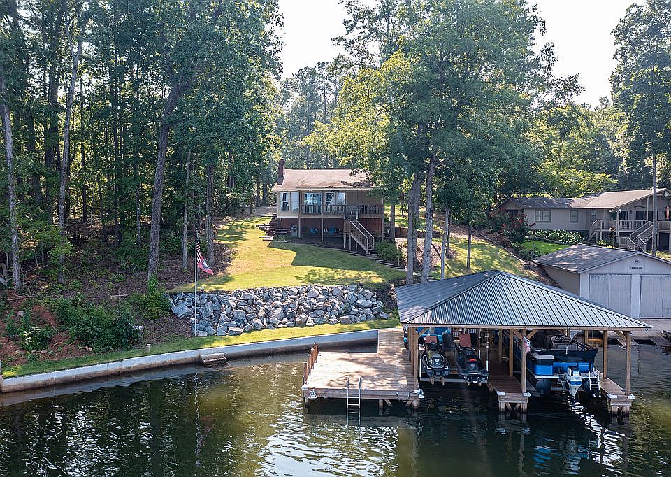1st image of 145A Thomas Dr
