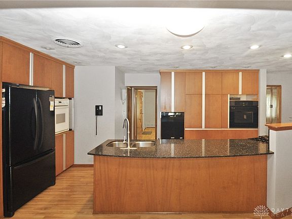 4th image of 726 Wayne Ave