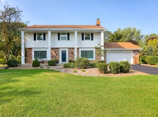 724 W San Jose Ln, Mequon, WI 53092