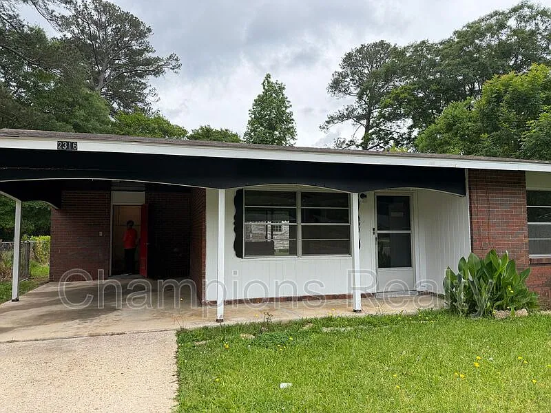 Building Photo - 2316 Wellborn Dr