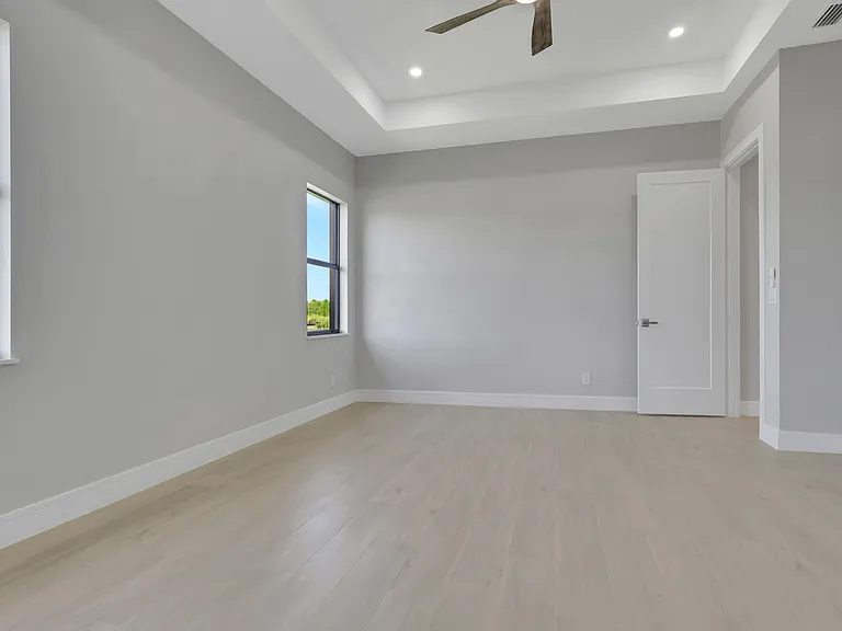 2743 35th Ave NE — Photo 11