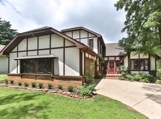 1961 E Jacqueline St, Springfield, MO 65804