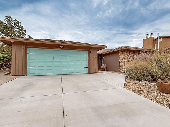 2nd image of 708 Vista Abajo Dr NE