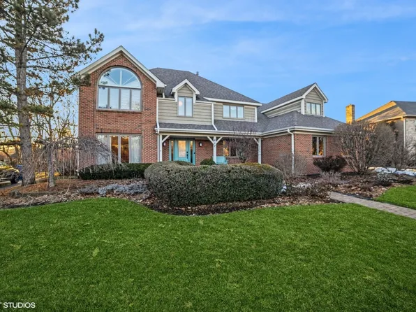 617 Steeplechase Rd, St Charles, IL 60174