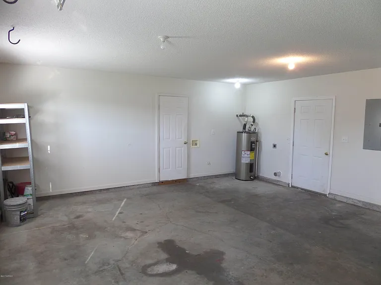401 Sumrell Way — Photo 25