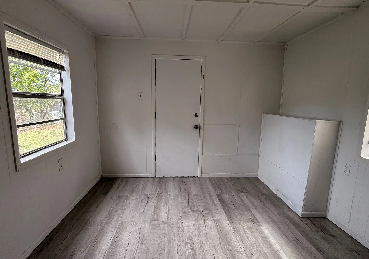 1411 N Philadelphia Ave — Photo 1