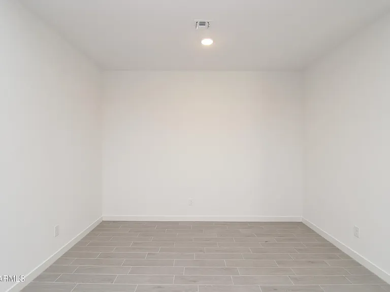 7869 N 80th Ave — Photo 16