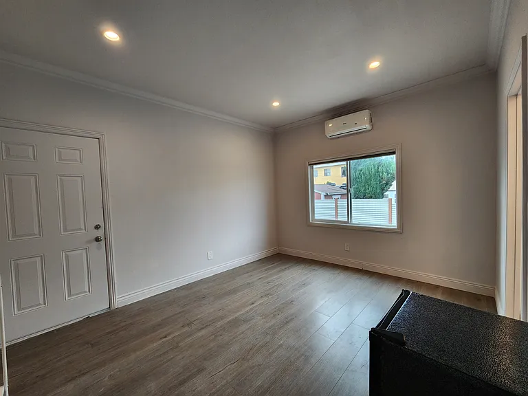 2437 1/4 Houston St #4 — Photo 13