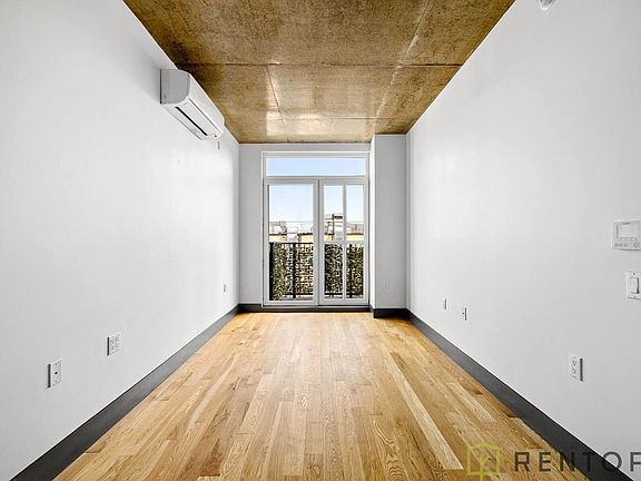 4th image of 340 Evergreen Ave #403