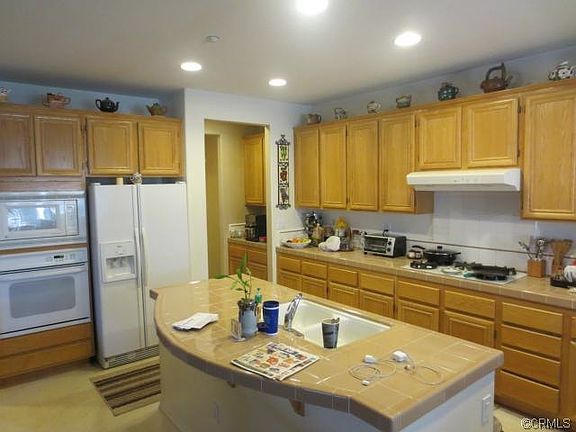2nd image of 1587 Valley Falls Ave