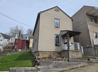 660 3rd St, Pitcairn, PA 15140
