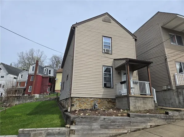 660 3rd St, Pitcairn, PA 15140
