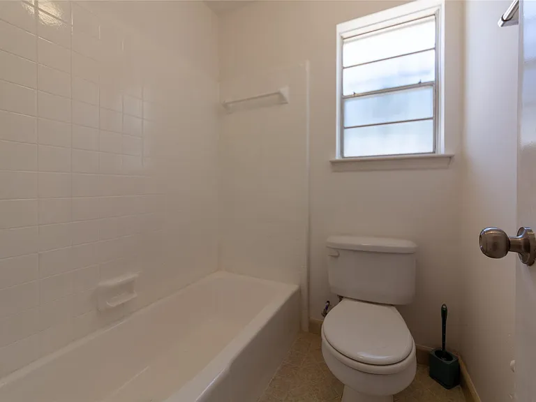 8826 Roos Rd — Photo 17