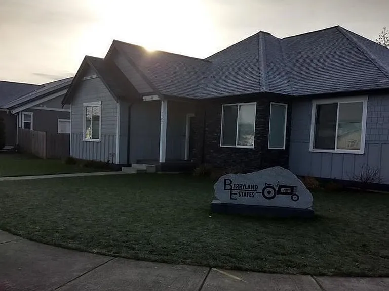 1702 Aaron Dr — Photo 17