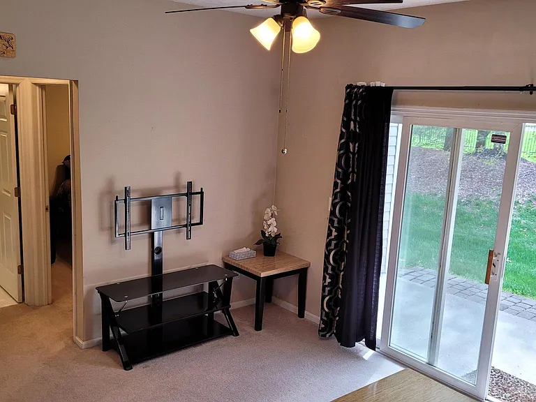 4657 Court Yard Dr — Photo 6