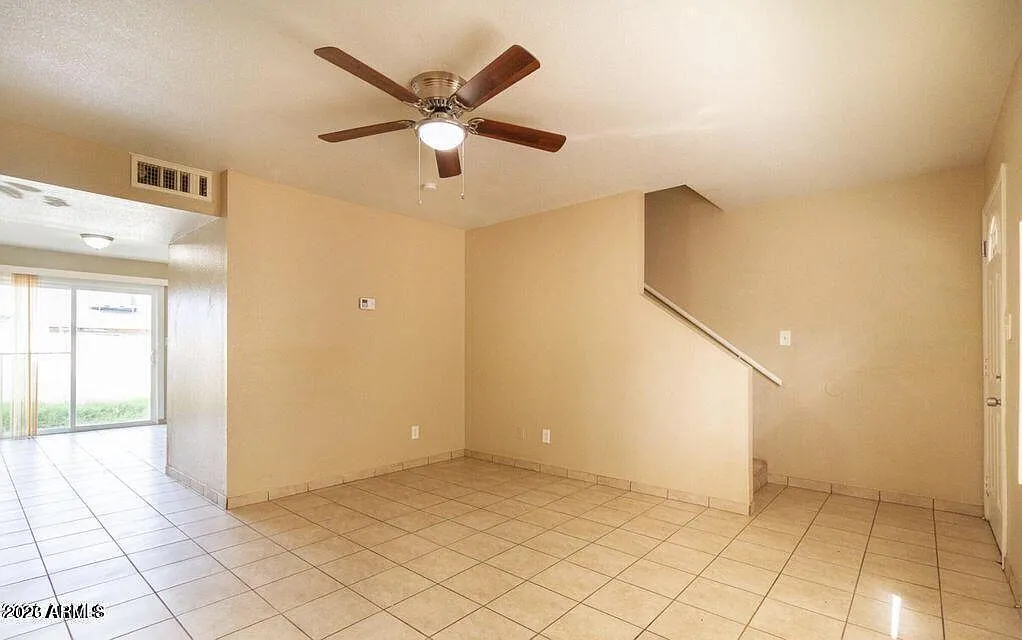 2 bed, 1.5 bath, 980 sqft, $1,300 — Photo 4