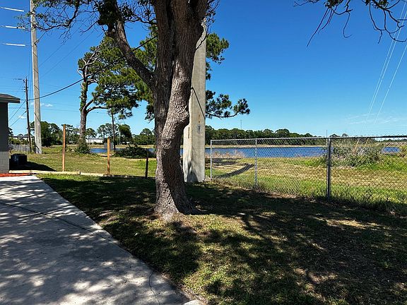 4th image of 968 Bouganvillea Dr