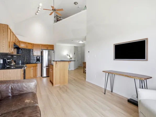 3425 19th St NW #426, Edmonton, AB T6T 2B5