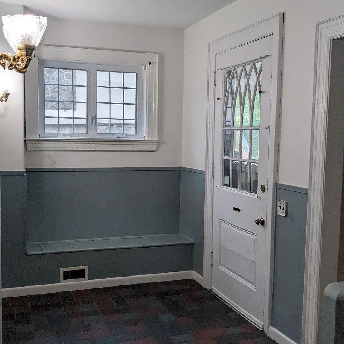 4 bed, 2.5 bath, 2666 sqft, $2,600 — Photo 2