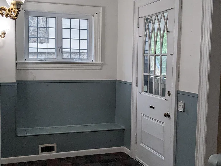 119 W Burke St — Photo 2