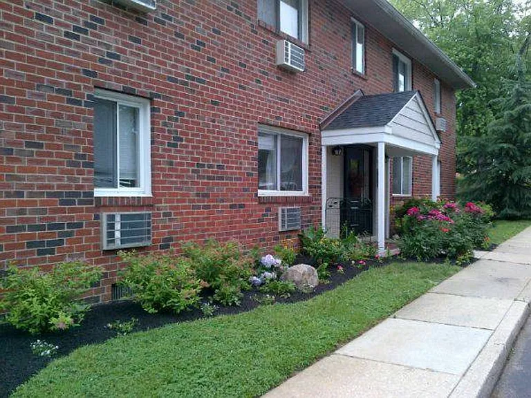 85 Lawrence Rd — Photo 33