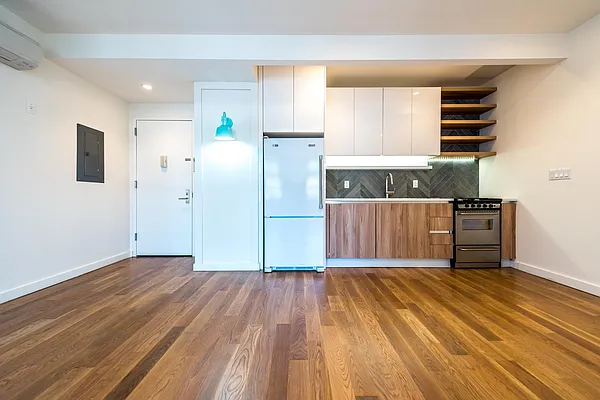 Rented by Nooklyn NYC LLC | media 121