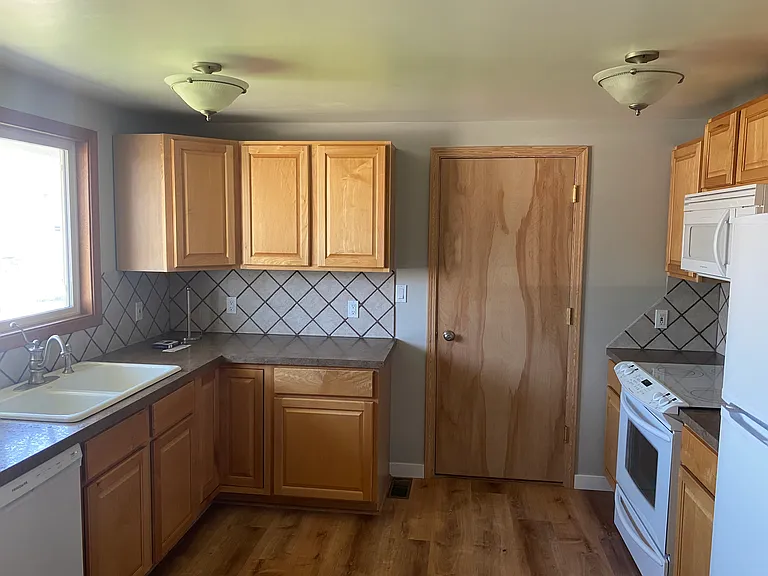 529 N Earl Rd — Photo 4