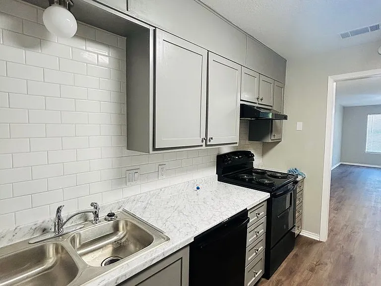 3309 Alta Vista Dr — Photo 3