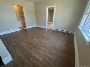 3 Baldwin Pl #3, Bethpage, NY 11714