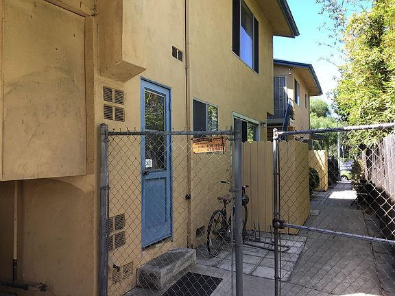 4th image of 2428 Penmar Ave APT 2