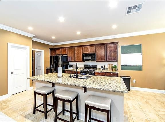 4th image of 296 Highland Oaks Ave