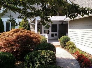 148 Overlook Dr, Flat Rock, NC 28731