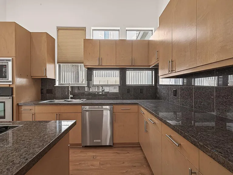 724 Ruthven St — Photo 15